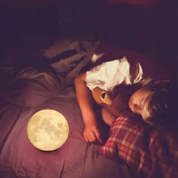 DUŻA Lampa 3D „Księżyc” – Lampka Nocna LED z Akumulatorem | Ø17 cm, wys. 22 cm